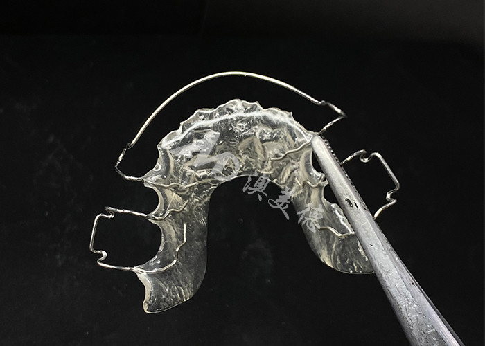Confortável de usar o retentor Hawley do AMD Dental Lab para ortodontia segura e saudável